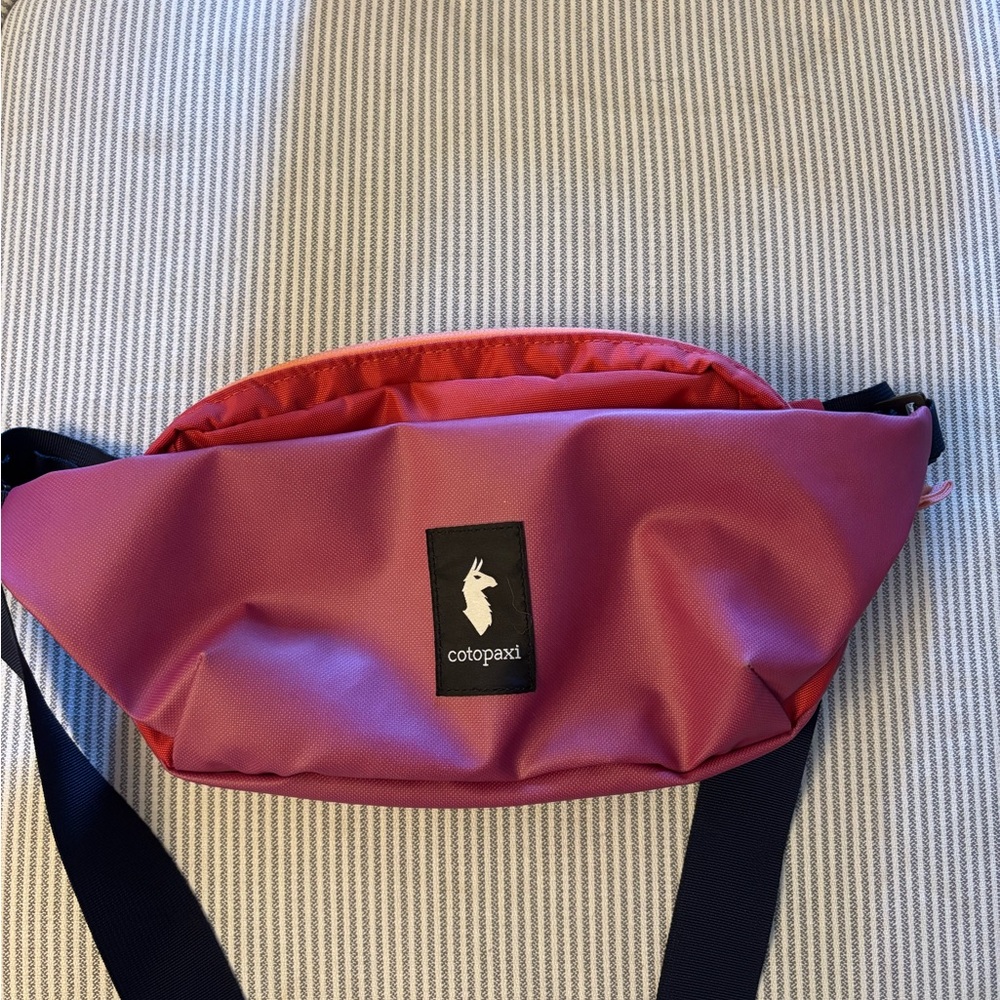 Cotopaxi Coso 2L Hip Pack Fanny Pack Sangria Strawberry Crossbody